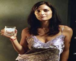 Carrie-Anne Moss consuming alcohol